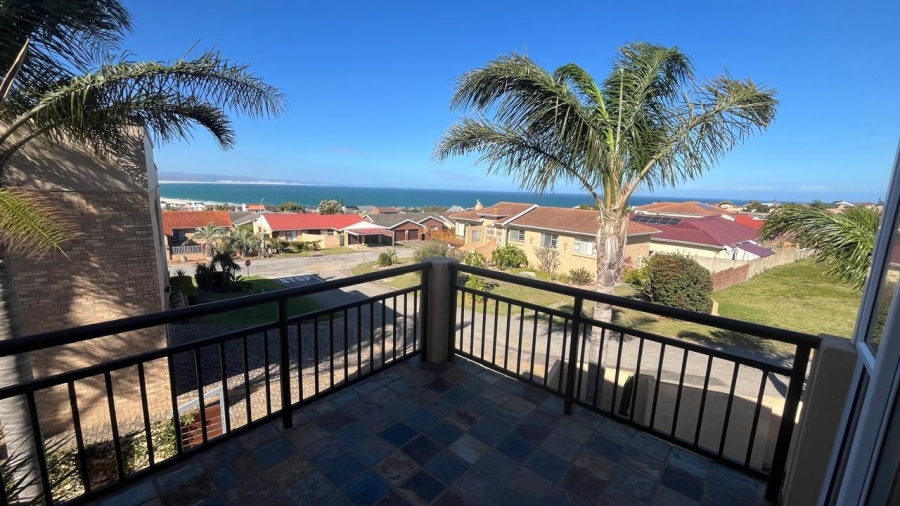 5 Bedroom Property for Sale in Wavecrest Eastern Cape